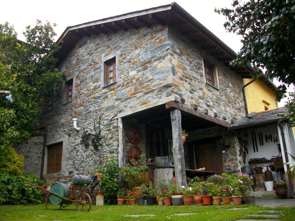 Casa De Aldea Los Glayus Luarca Exterior foto