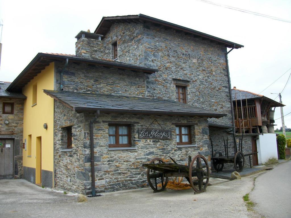 Casa De Aldea Los Glayus Luarca Quarto foto