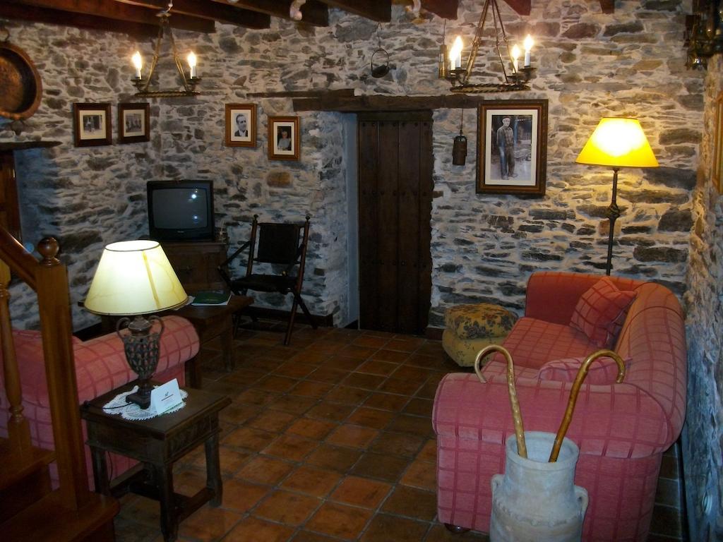 Casa De Aldea Los Glayus Luarca Quarto foto